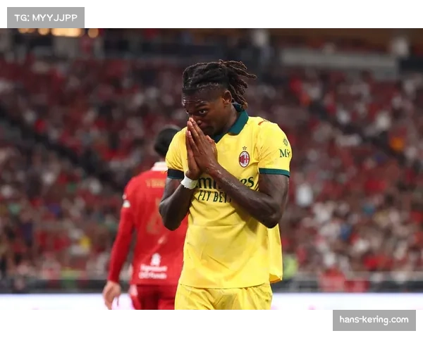 AC米兰双前锋灵活换位 莱奥内切创造空间